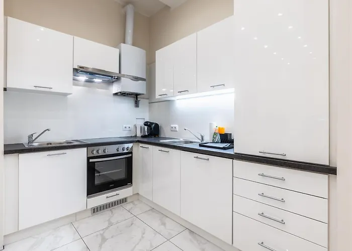 Spacious 2 Bedroom Nearby Center *