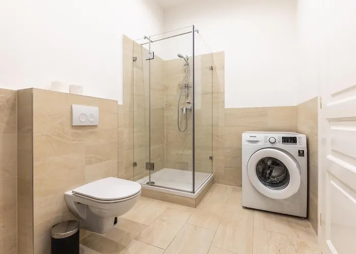 Spacious 2 Bedroom Nearby Center * וינה