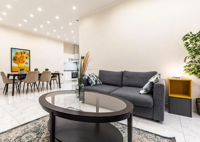Spacious 2 Bedroom Nearby Center