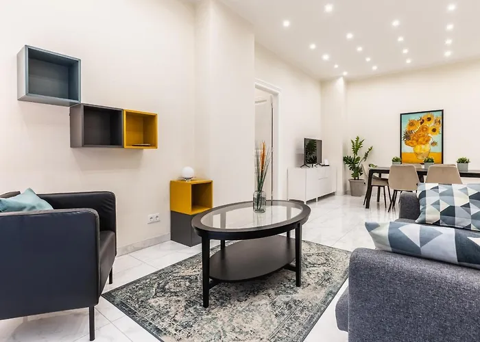 Spacious 2 Bedroom Nearby Center דירה וינה
